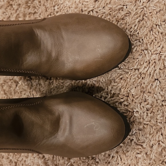 NWT WILD DIVA ANKLE ZIPPER HEELED BOOTS BROWN - Picture 3 of 12